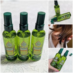 XHC Botanical Hair Care – Moisturising Hair Serum
Sérum capilar hidratante con aloe vera, coco y ácido hialurónico, formulado para aportar hidratación intensa, suavidad y brillo al cabello. Su textura ligera nutre sin apelmazar, dejando la melena más manejable y protegida.